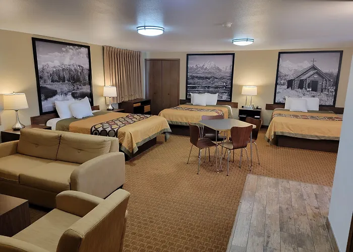 Super 8 By Wyndham Hotel