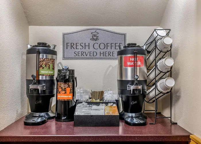 Super 8 By Wyndham Hotel
