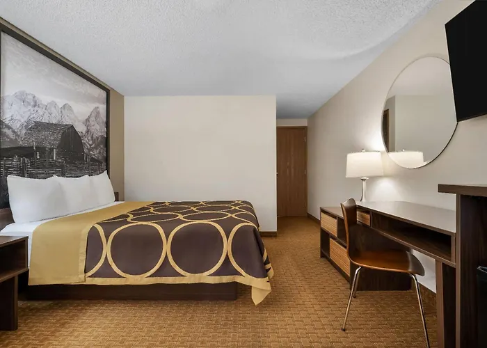 Super 8 By Wyndham Hotel