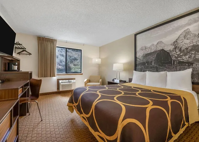 Super 8 By Wyndham Hotel 2*
