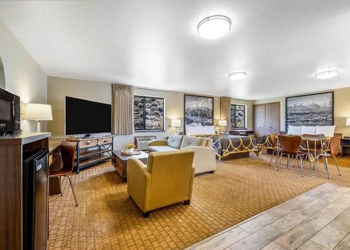 Super 8 By Wyndham Hotel 2*