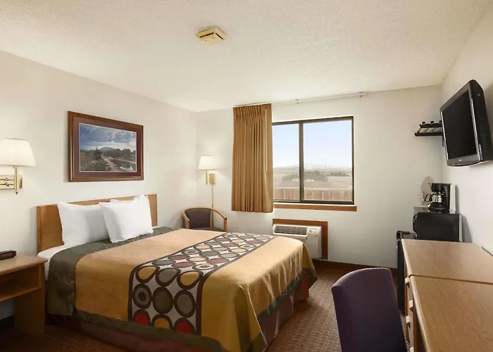 Super 8 By Wyndham Hotel